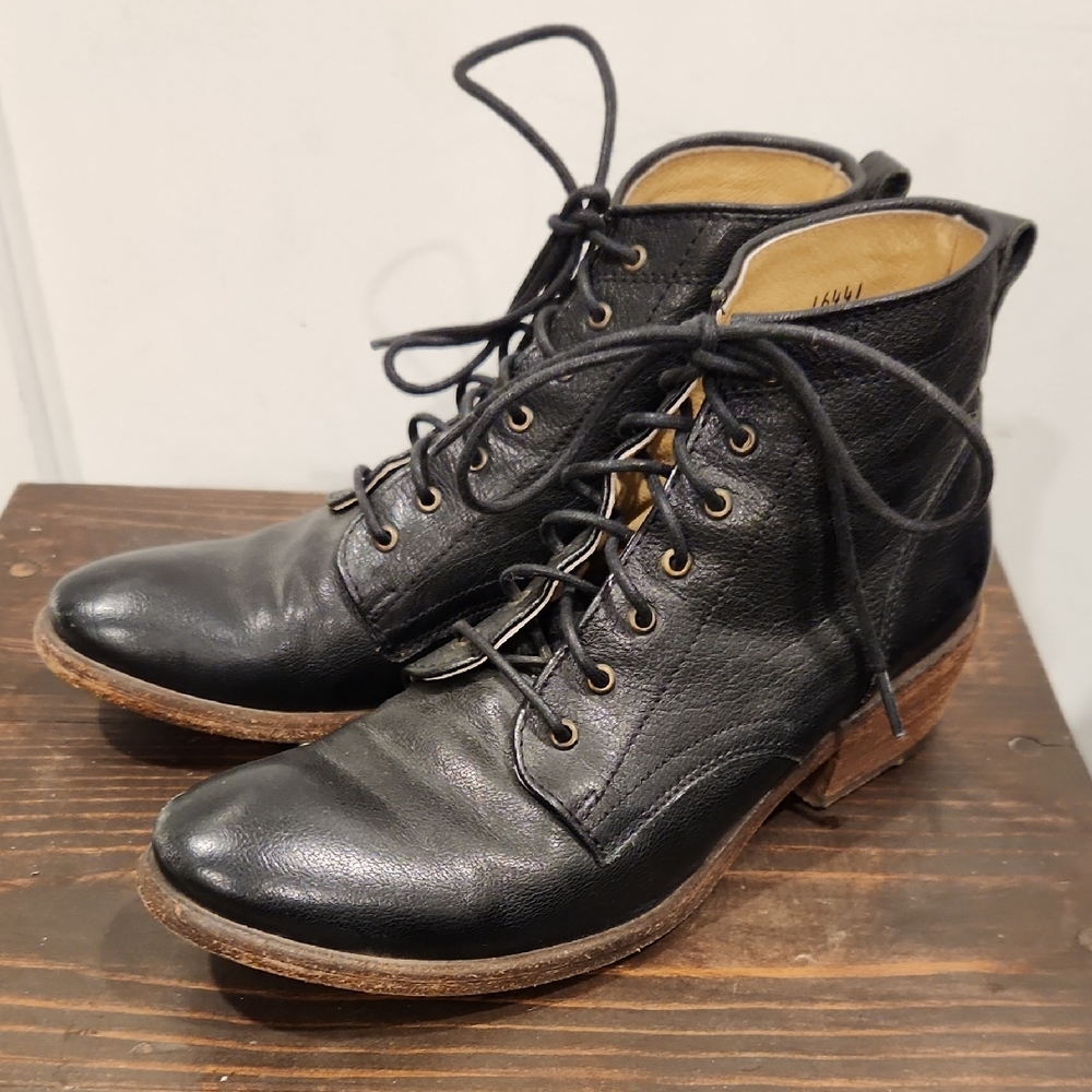 Frye Black Leather Carson Ankle Lace Up Boots Booties